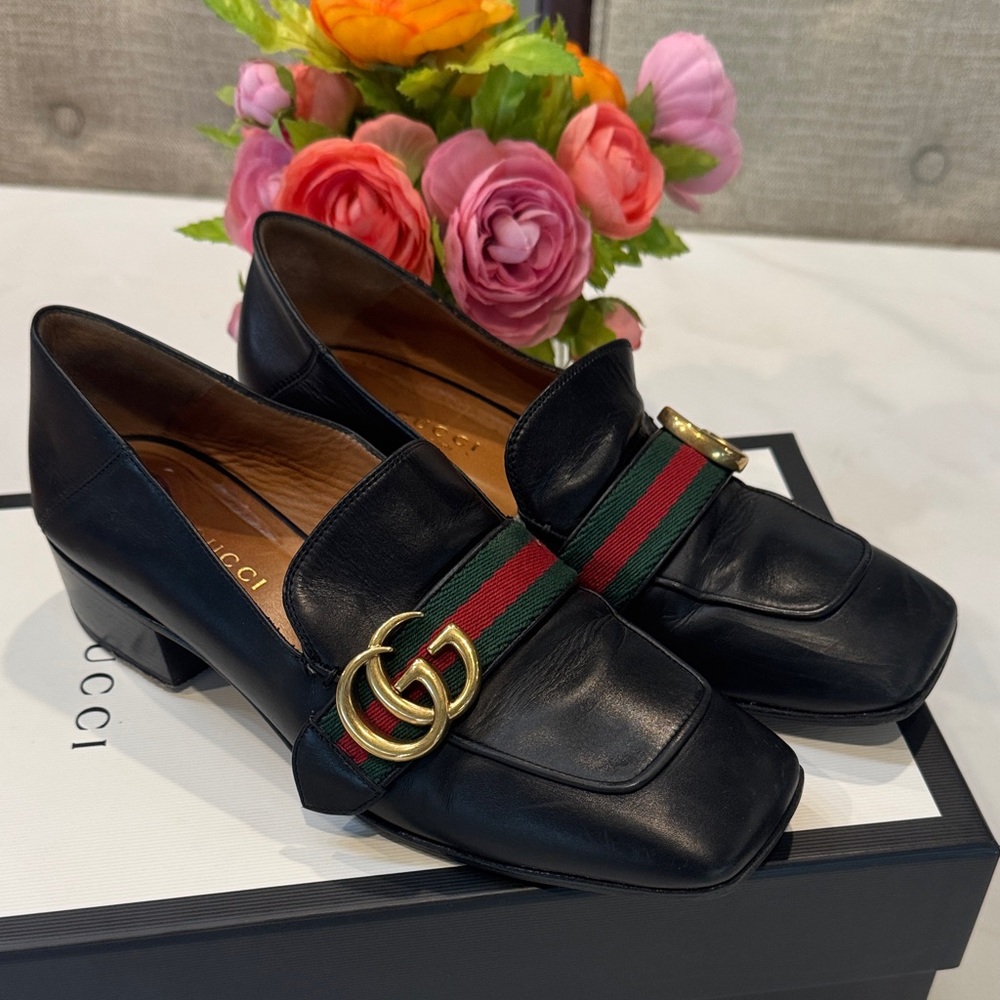 Authentic Gucci Women's Black Leather Loafers with Green and Red Stripes - Picture 2 of 15